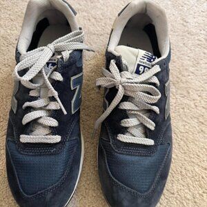 New Balance Women's Navy and Blue Trainers